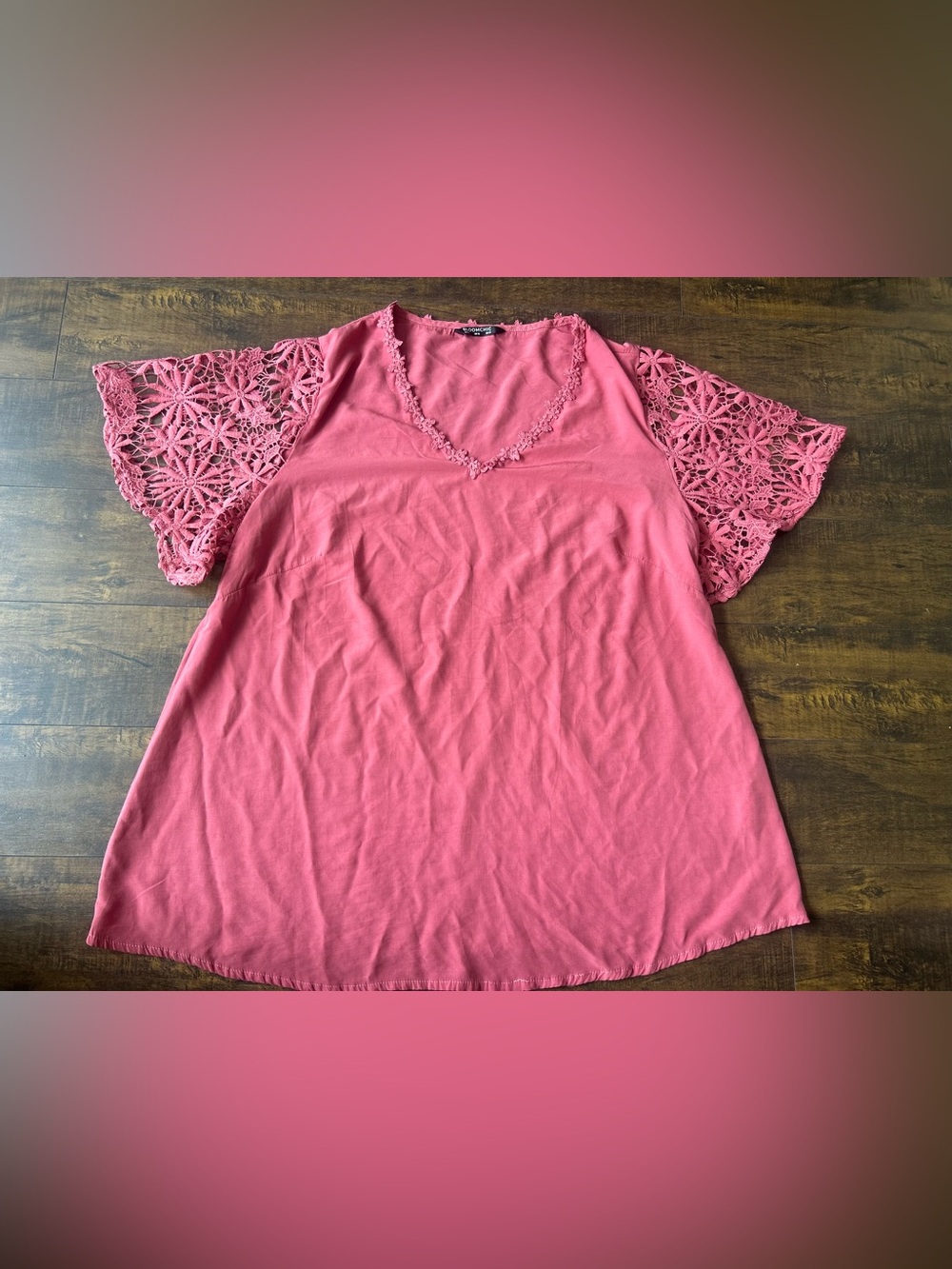BloomChic Coral Lace Sleeve V-Neck Tunic